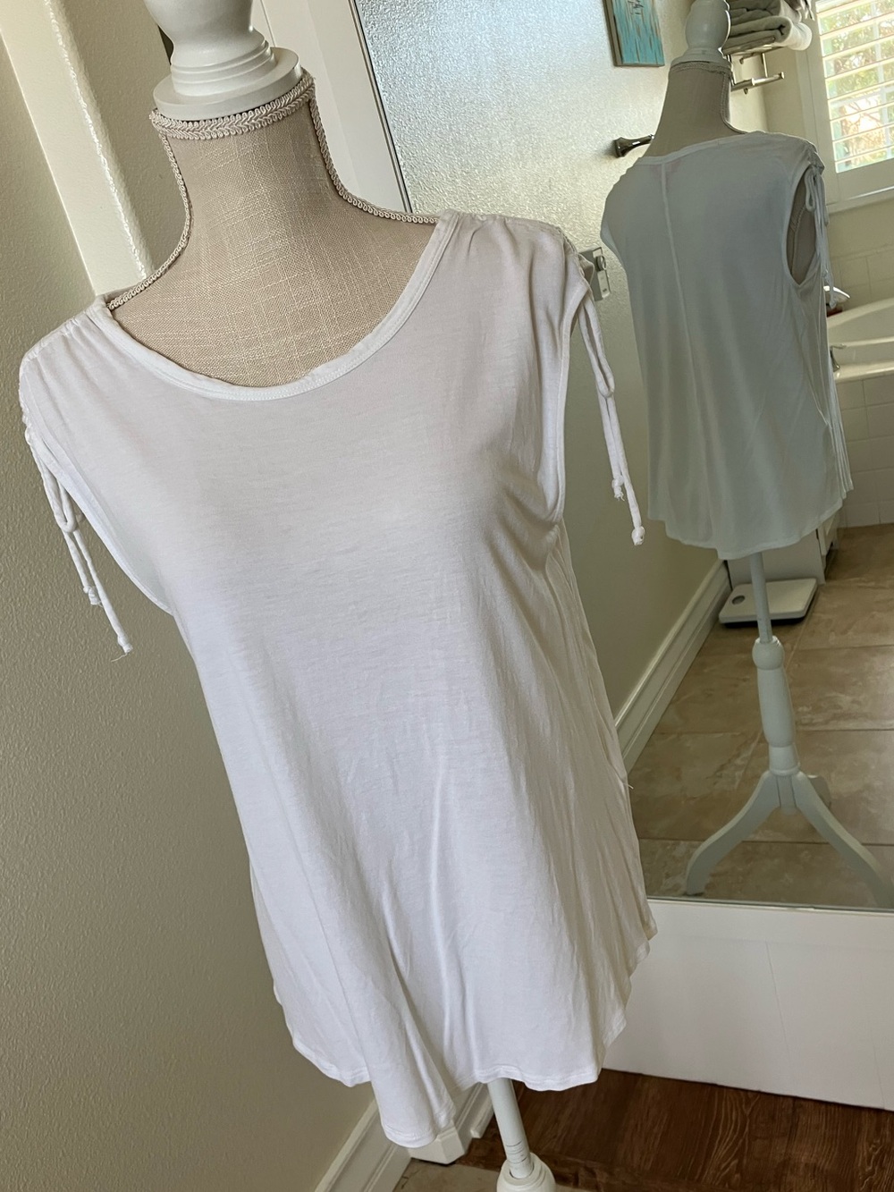 Joe Fresh White Tie-Shoulder Scoop Neck Top, size Large